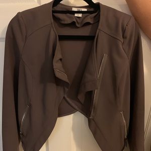 Cropped fashionable blazer